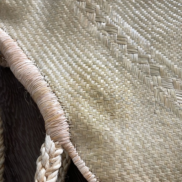 🏯Handmade Ten Thousand Villages straw weaved Tote natural sold out - Picture 10 of 14